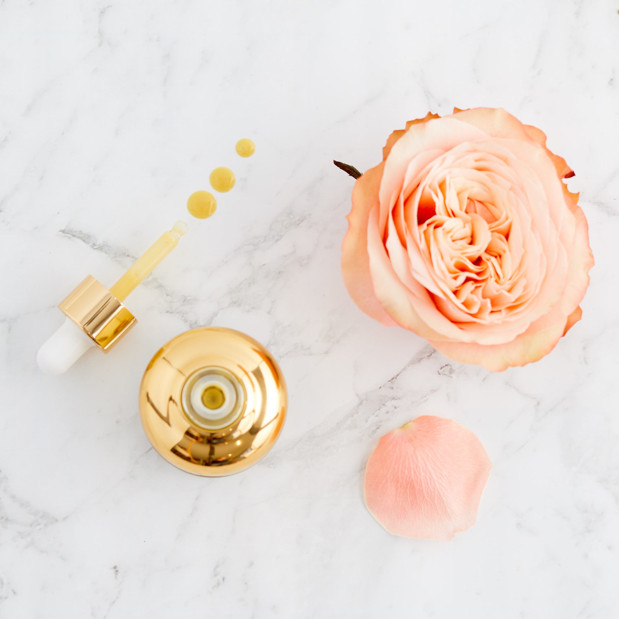 Anti-ageing serum with collagen boosting antioxidants.